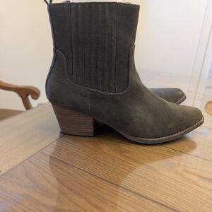 Women's Universal Thread Solita Western Boots Color Olive Green Size Multiple